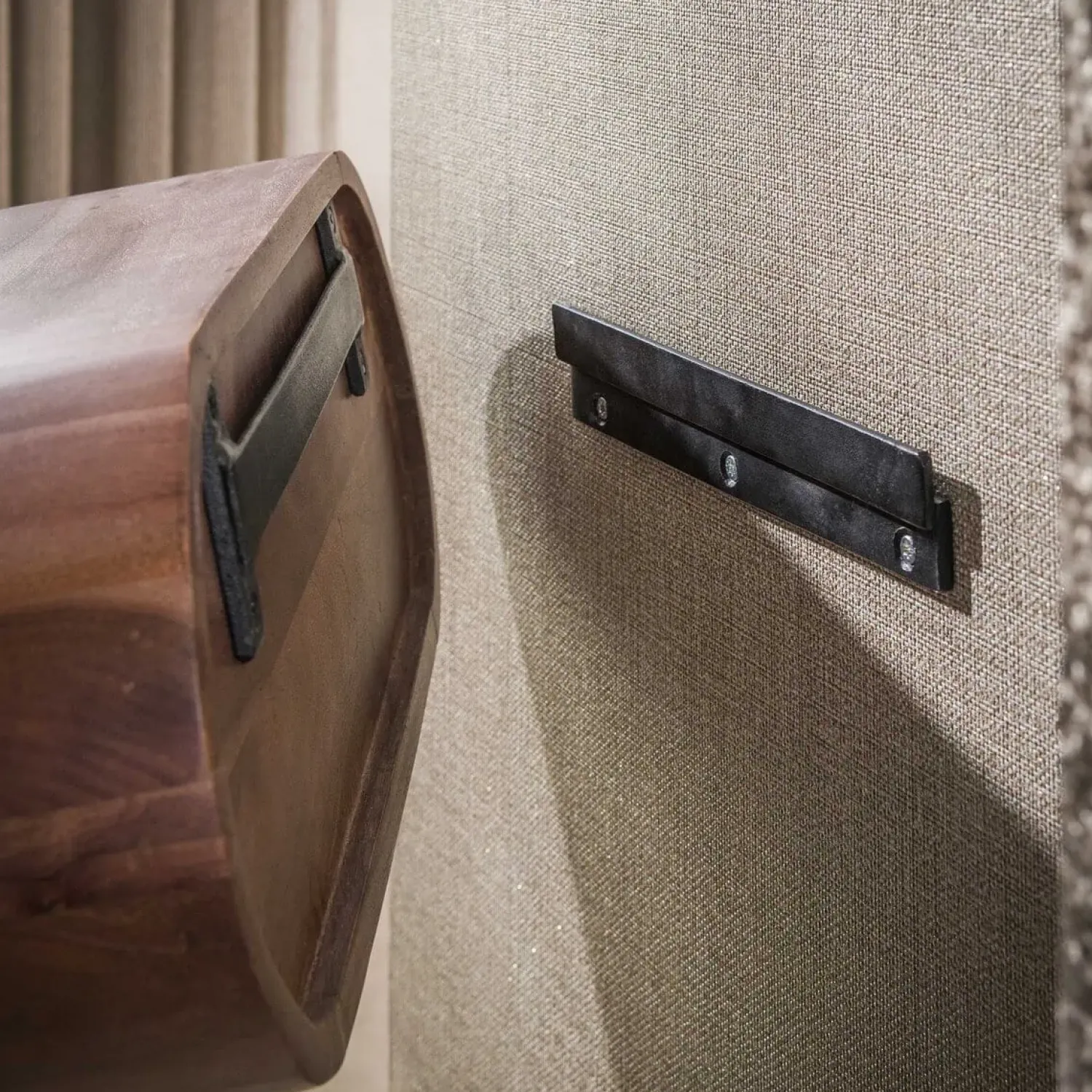 Kalfort Nachtkastjes|Industriele Kasten|Adriana Nachtkastje zwevend Bruin acaciahout 45cm