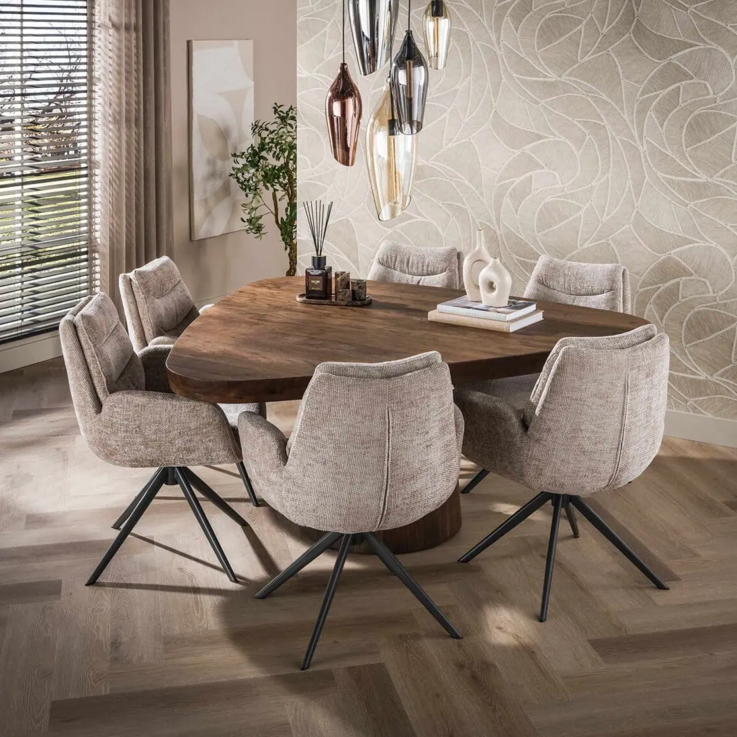 Kalfort Eettafels|Andreas Eettafel driehoekig Acaciahout 165cm
