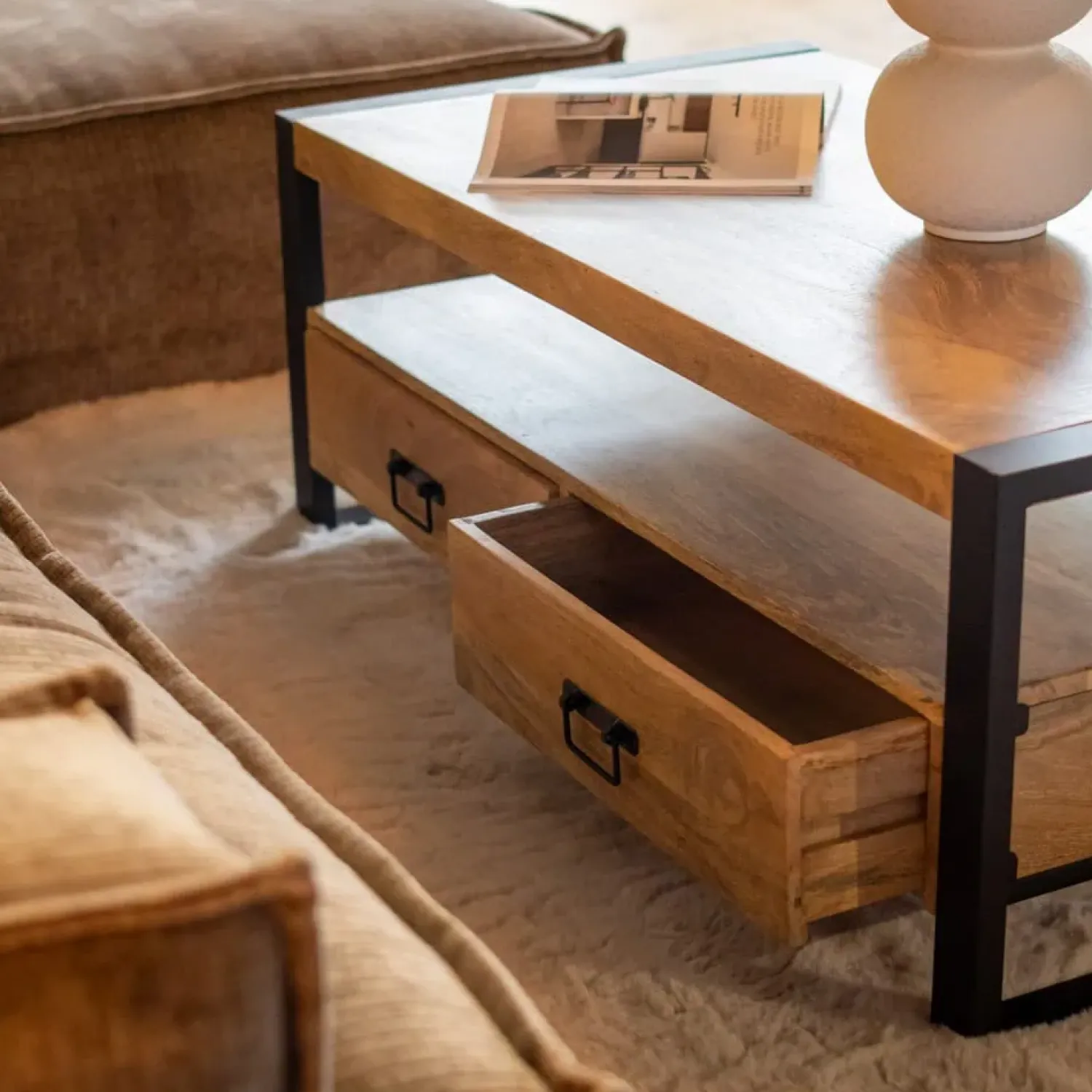 Furndea Salontafels|Britt salontafel industrieel mangohout met 4 lades 120cm