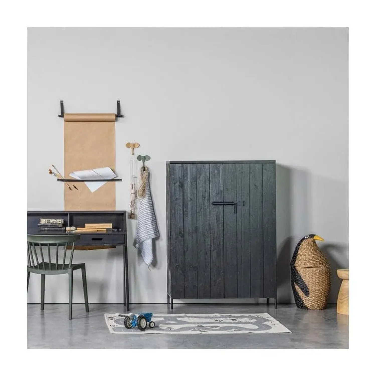 WOOOD Wandkasten|Industriele Kasten|Bruut 2-deurs Wandkast grenen zwart 100cm
