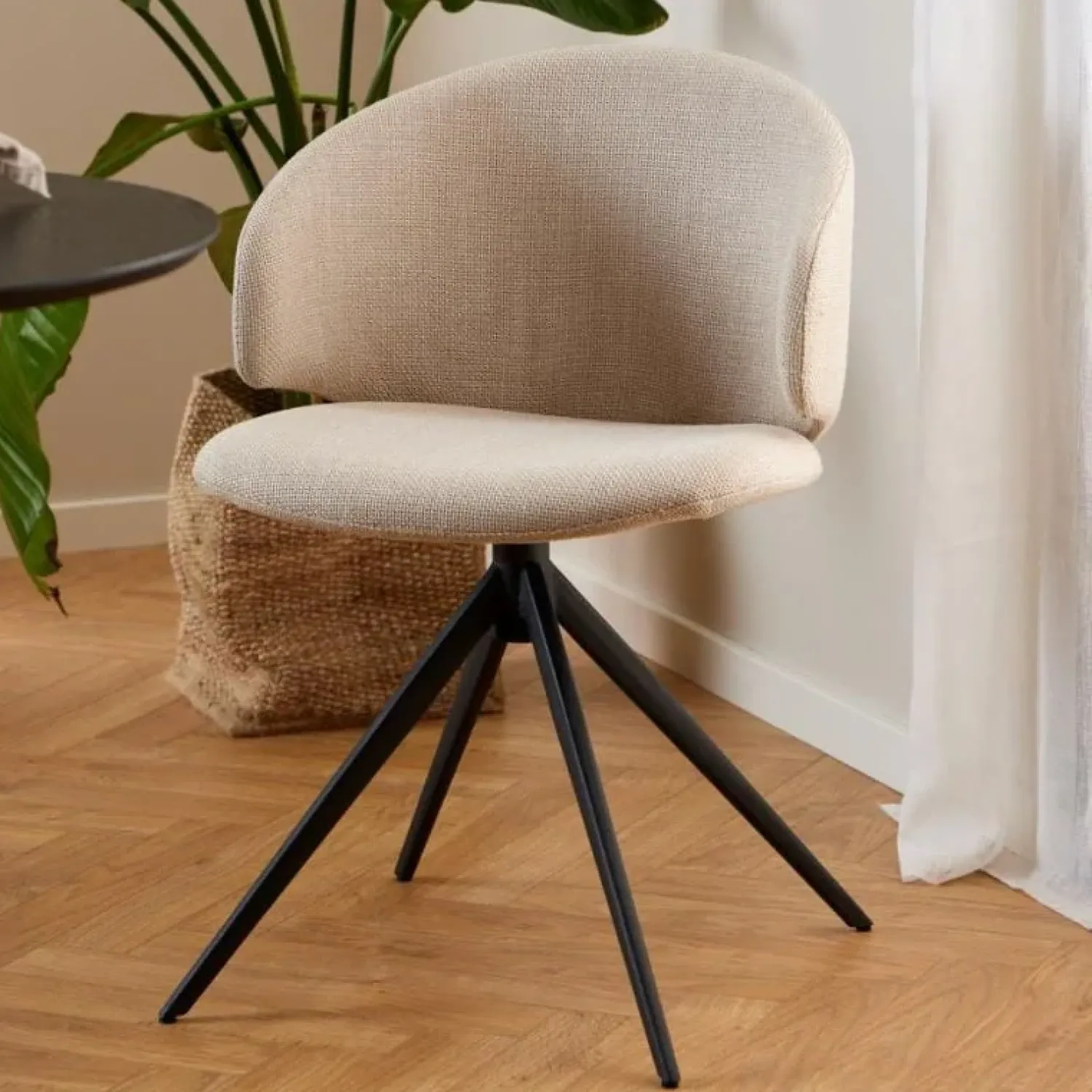 Nordhavn Eetkamerstoelen|Casaro Eetkamerstoel Lichtbeige met zwarte poot