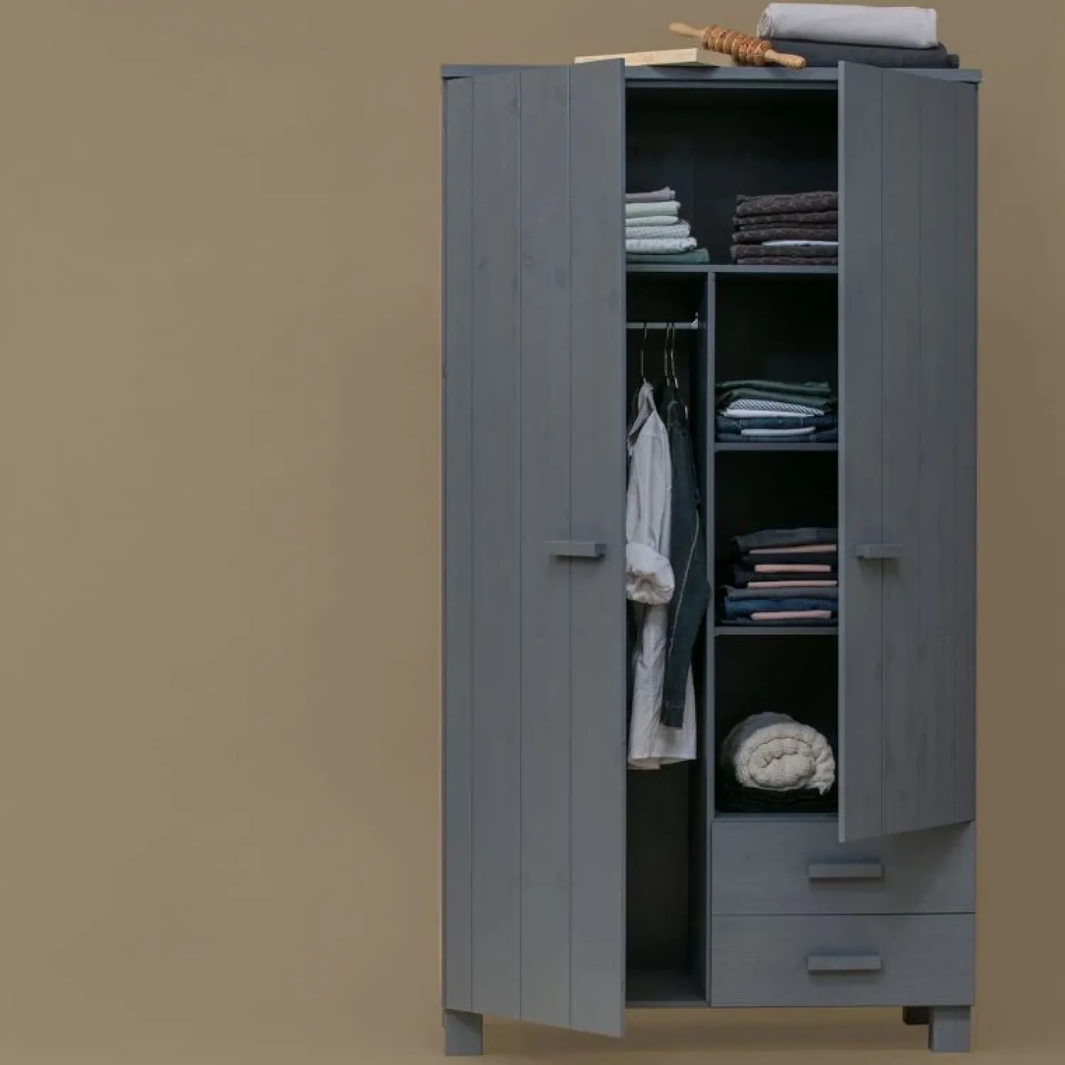WOOOD Industriele Kasten|Kledingkasten|Dennis Kledingkast met laden grenen grijs steel 111cm