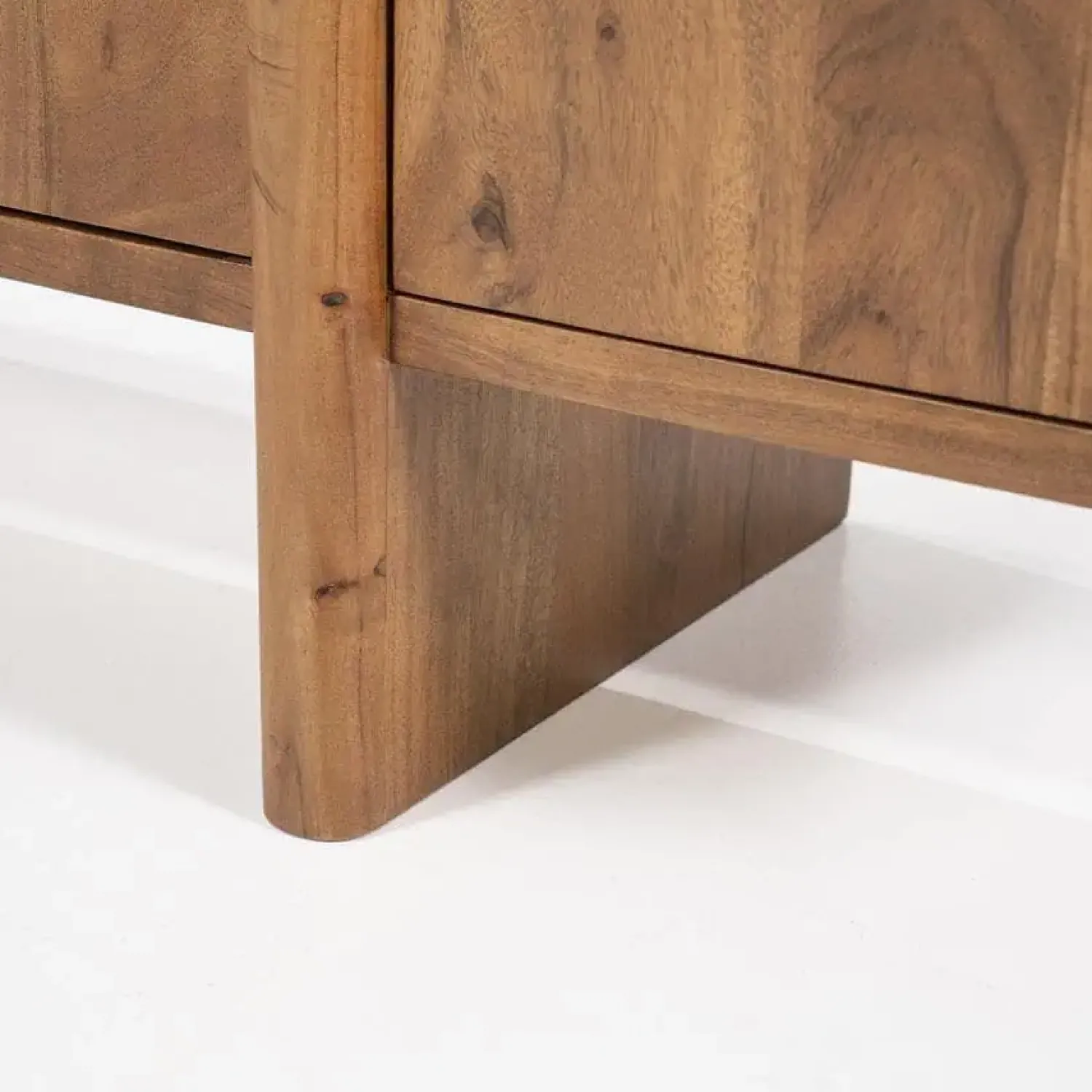 Eleonora Dressoirs|Industriele Kasten|Dressoir Julian acaciahout 4 deurs 170cm