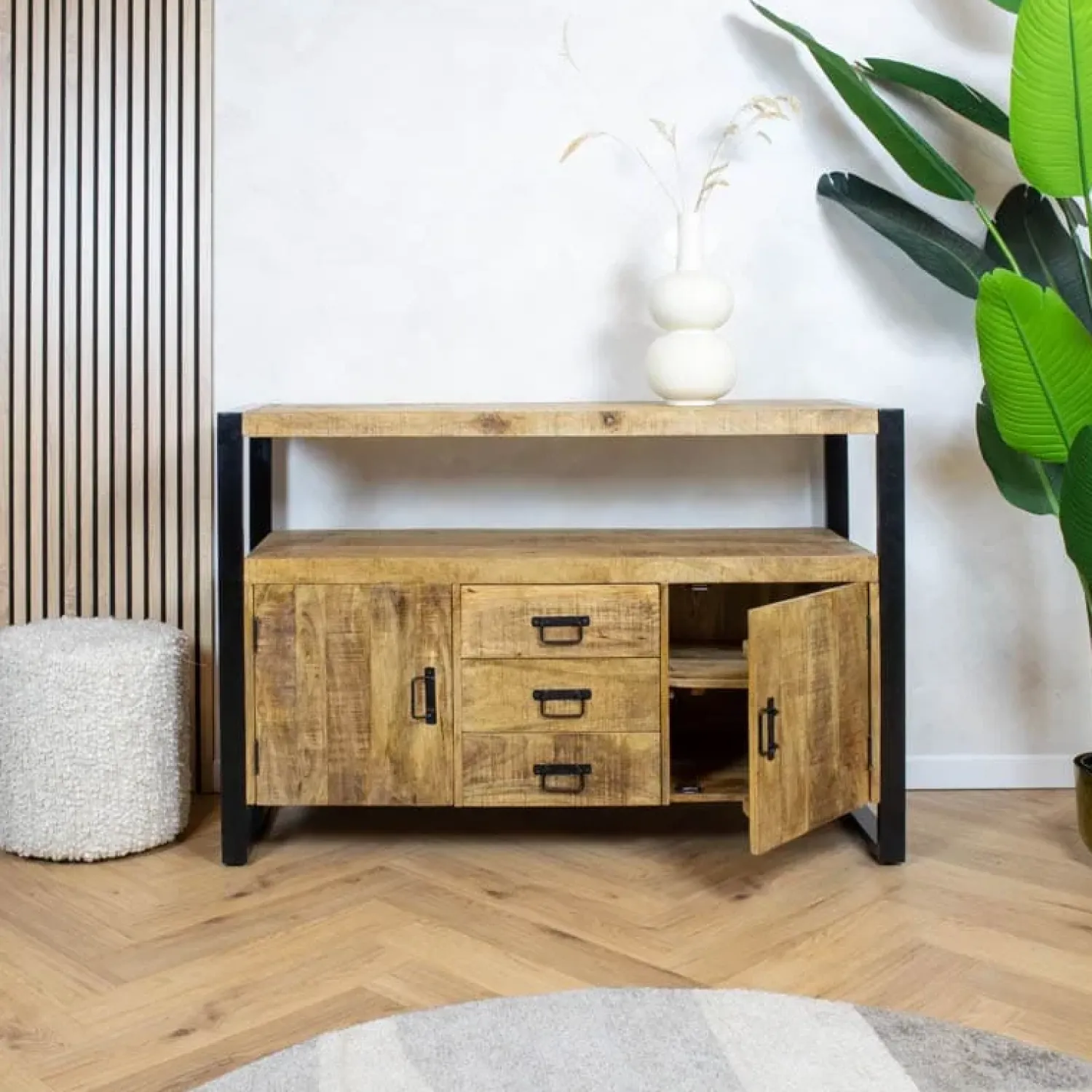 Furndea Dressoirs|Industriele Kasten|Dressoir mangohout Britt industrieel - 135cm
