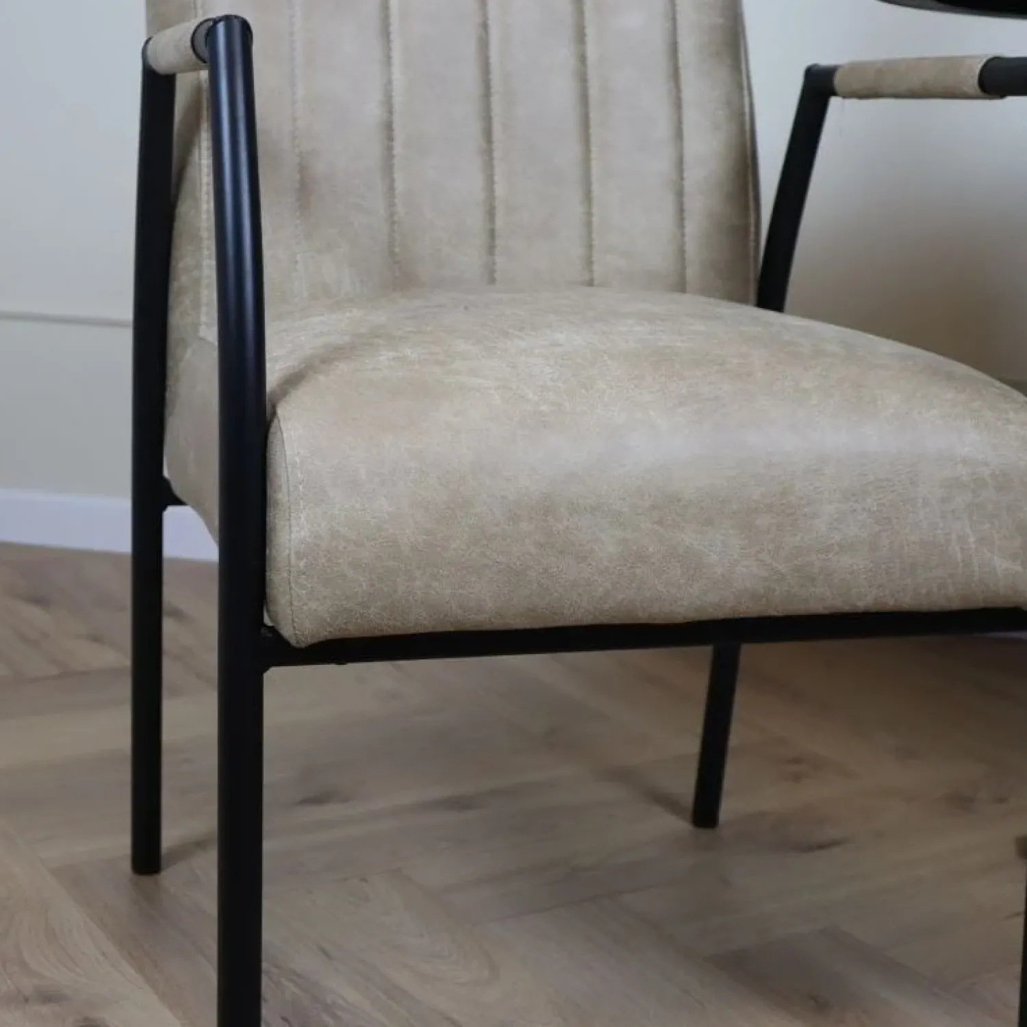 Cavetown Eetkamerstoelen|Eetkamerstoel Emilio rond frame