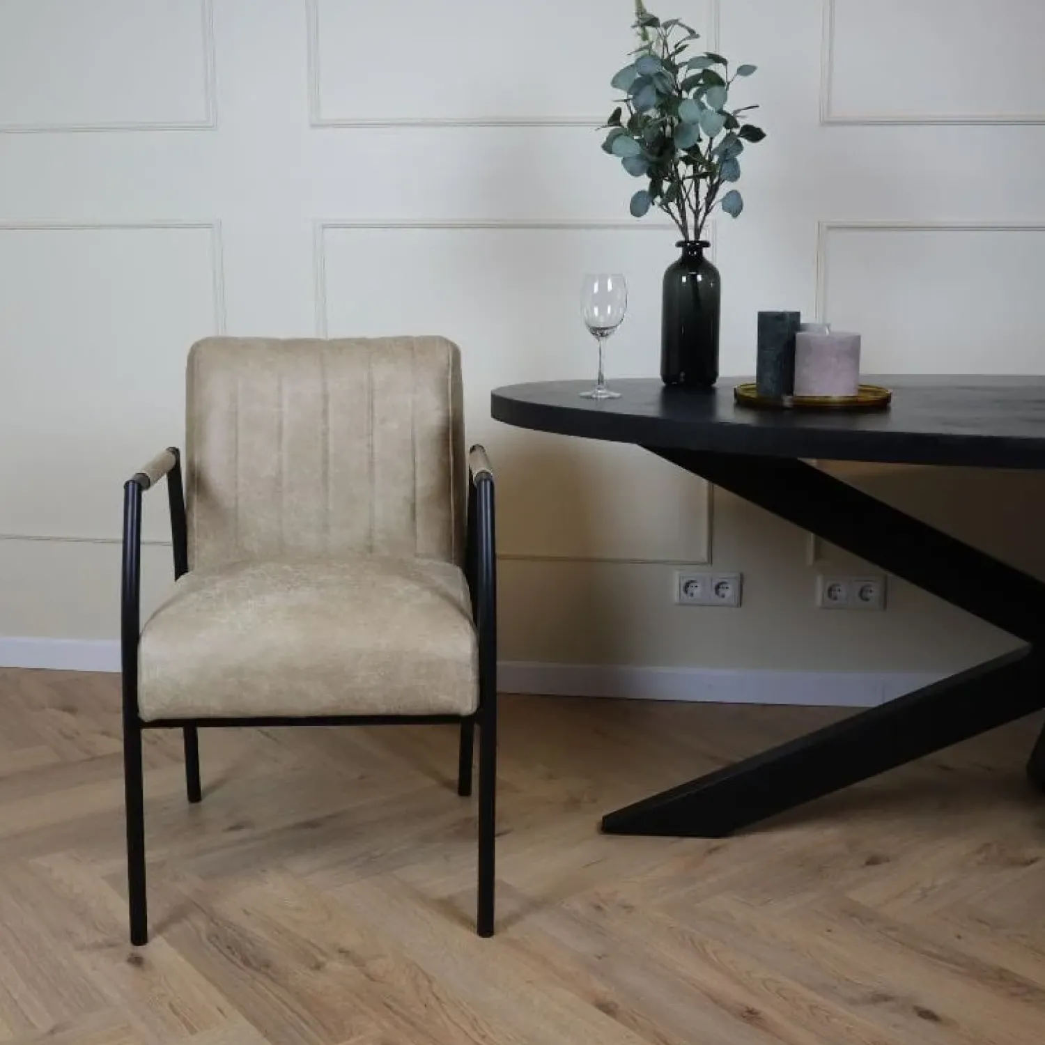 Cavetown Eetkamerstoelen|Eetkamerstoel Emilio rond frame