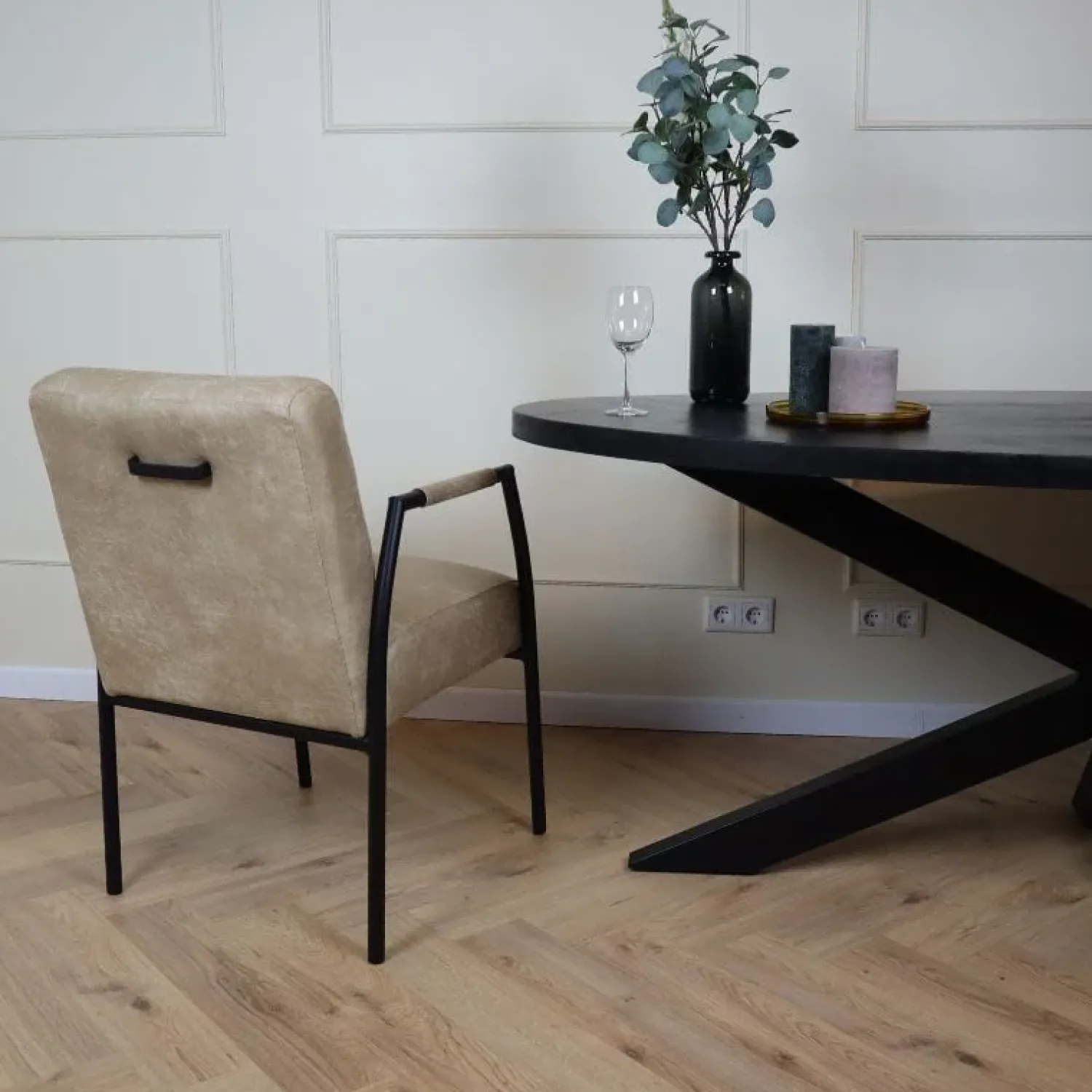 Cavetown Eetkamerstoelen|Eetkamerstoel Emilio rond frame