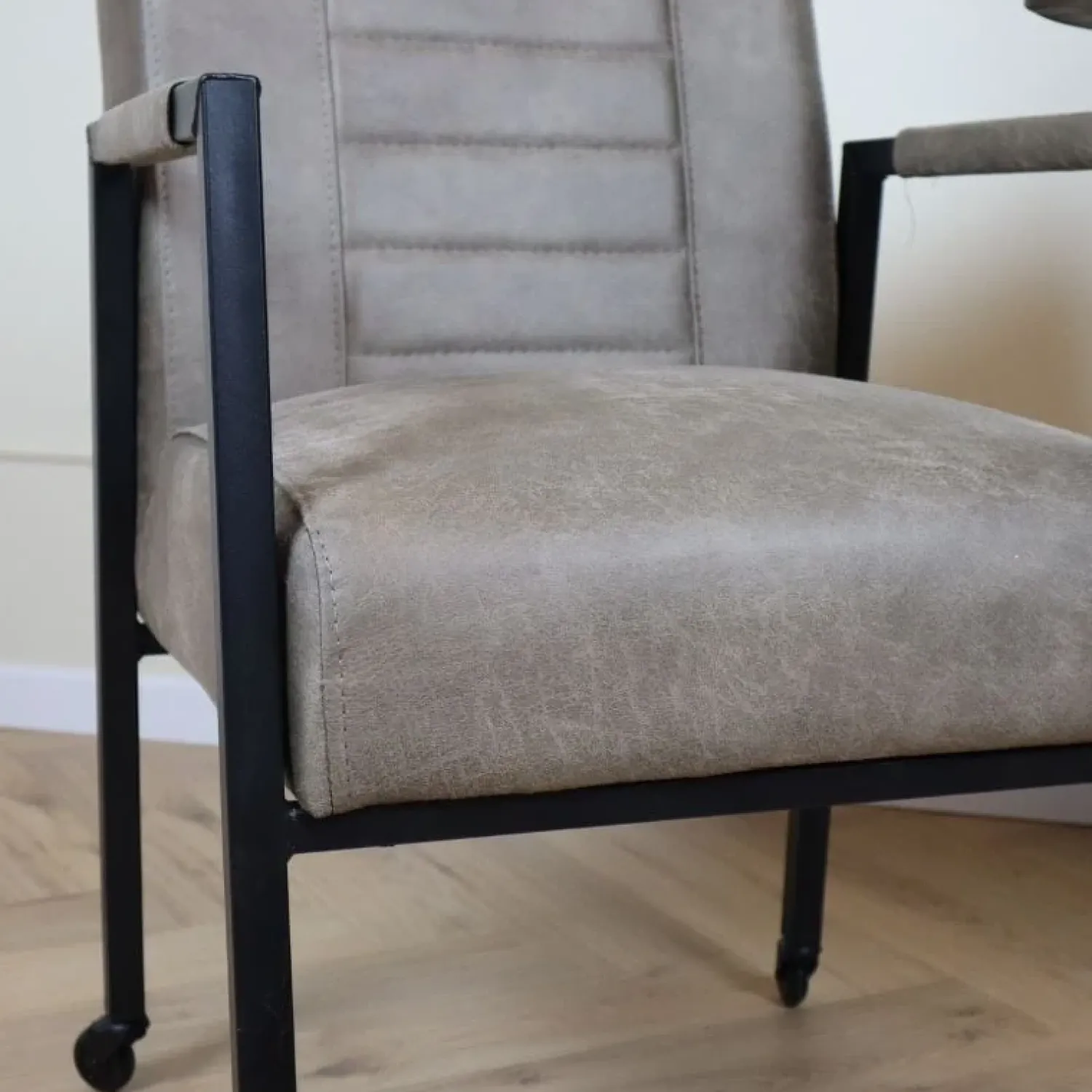 Cavetown Eetkamerstoelen|Eetkamerbanken|Eetkamerstoel Emilio vierkant frame