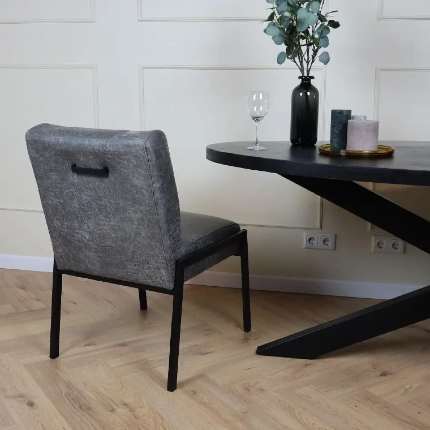 Cavetown Eetkamerstoelen|Eetkamerbanken|Eetkamerstoel Emilio vierkant frame