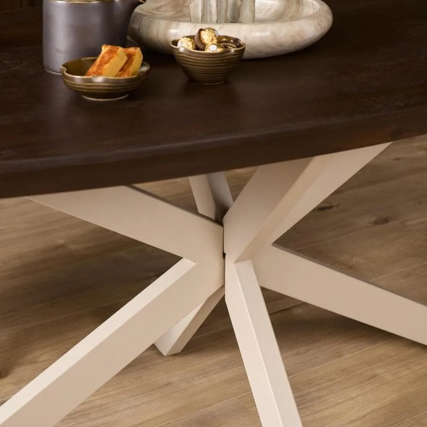 Furndea Eettafels|Eettafel Martin Deens ovaal Walnoot Zand poot 240cm