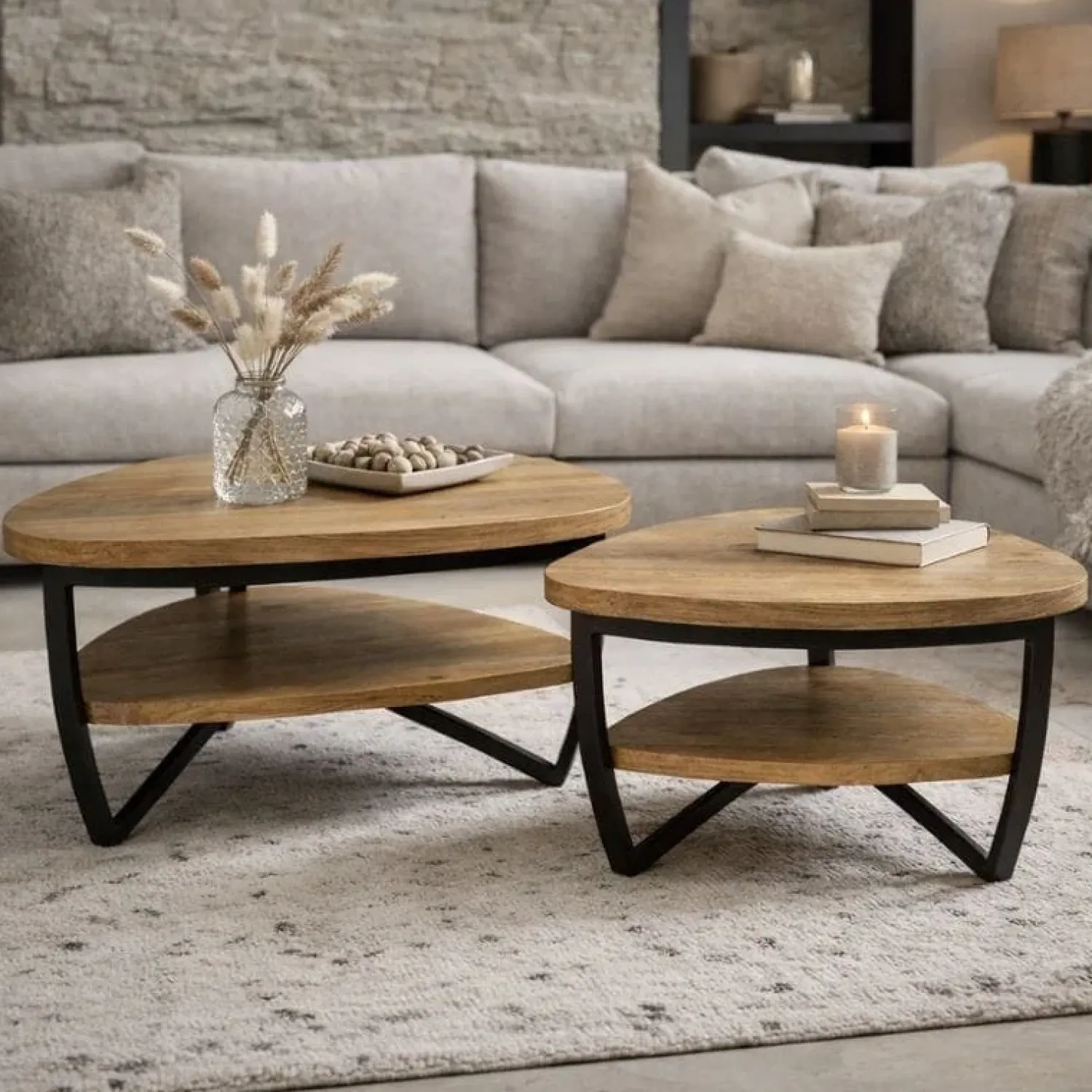 Vane Living Salontafels|Emmy Salontafel S driehoek Naturel mangohout 70cm