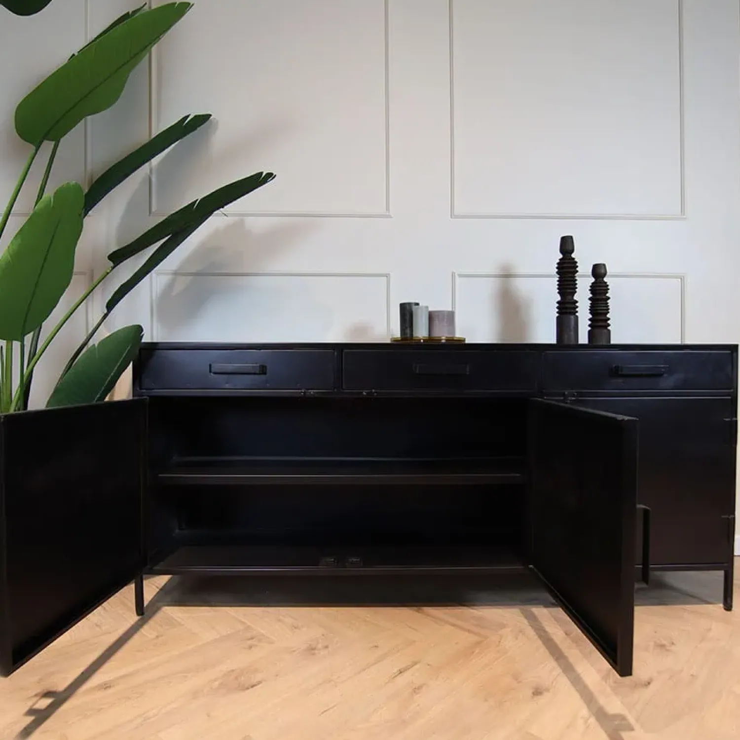 Cavetown Dressoirs|Industriele Kasten|Figue dressoir 180cm zwart