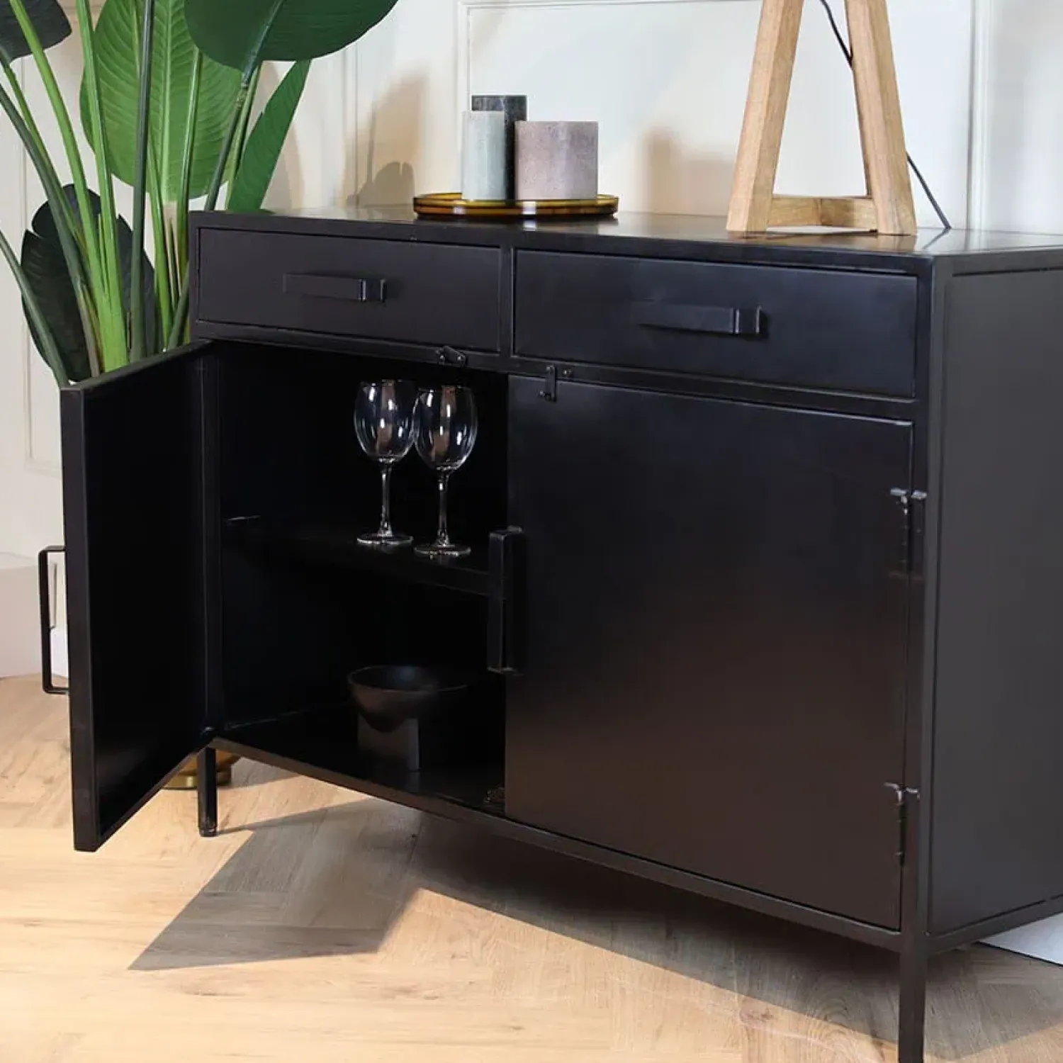 Cavetown Dressoirs|Industriele Kasten|Figue dressoir 120cm zwart