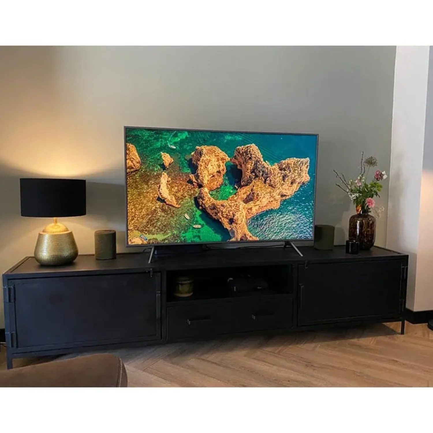 Cavetown Industriele Kasten|Tv Meubels|Figue tv meubel industrieel zwart metaal 240cm