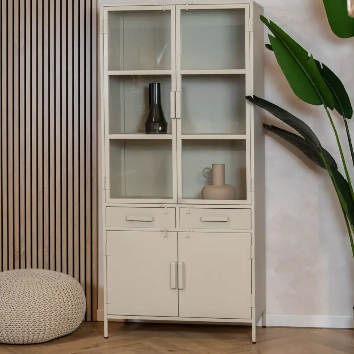 Cavetown Vitrinekasten|Industriele Kasten|Figue vitrinekast industrieel taupe binnenkant 90cm