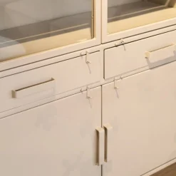 Cavetown Vitrinekasten|Industriele Kasten|Figue vitrinekast industrieel taupe binnenkant 120cm