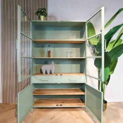 Cavetown Vitrinekasten|Industriele Kasten|Figue vitrinekast industrieel olijfgroen / houten planken 120cm