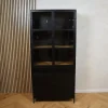 Cavetown Vitrinekasten|Industriele Kasten|Figue vitrinekast industrieel zwart / houten planken 90cm
