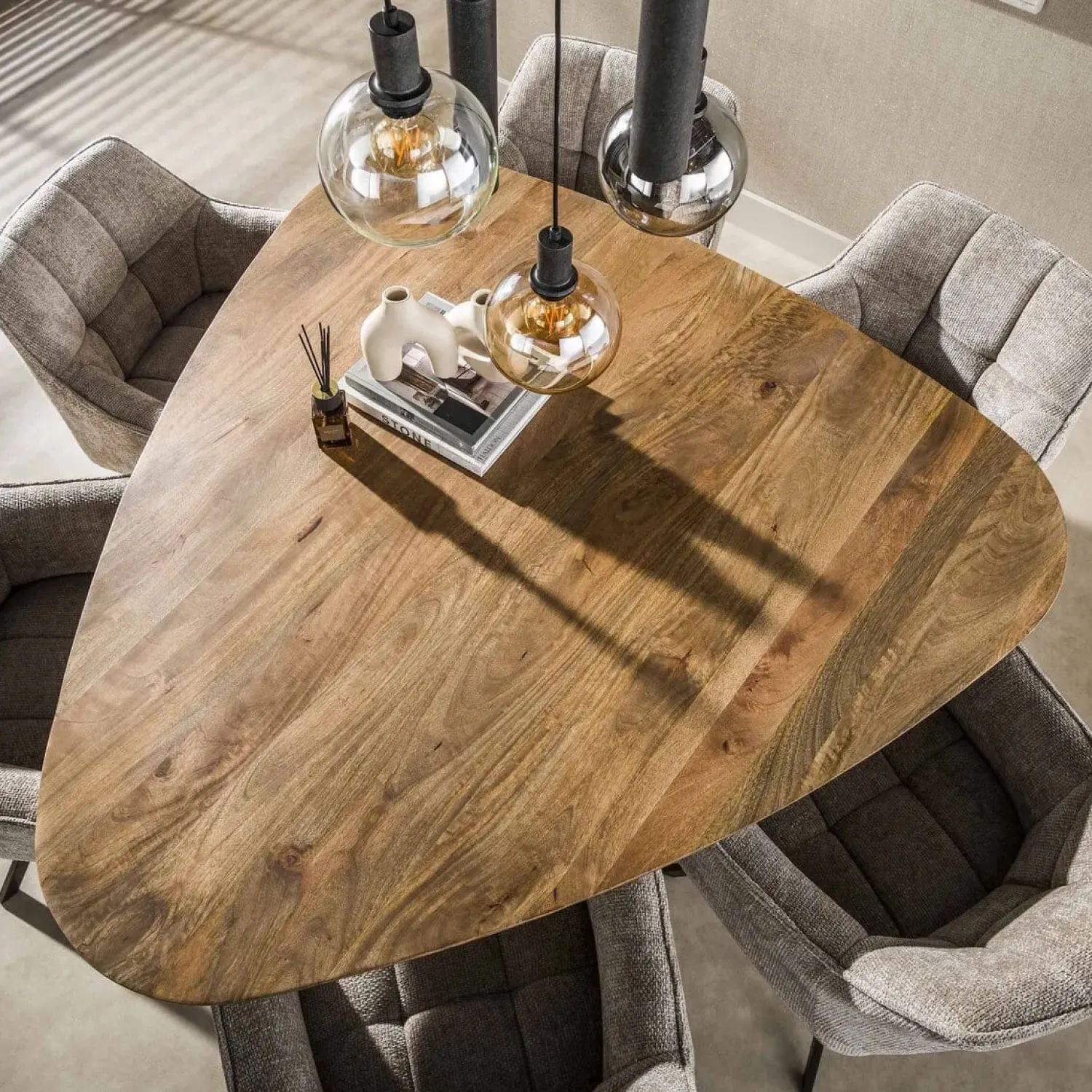 Kalfort Eettafels|Jean Eettafel Driehoekig Mangohout 150cm