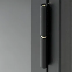 LykkeHome Boekenkasten|Vakkenkasten|Kaya vitrinekast zwart metaal 58cm