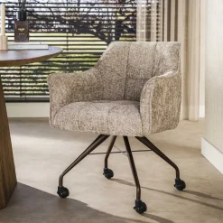 Kalfort Eetkamerstoelen|Kelly Eetkamerstoel met wieltjes Hoven zand met bruin bronzen poot
