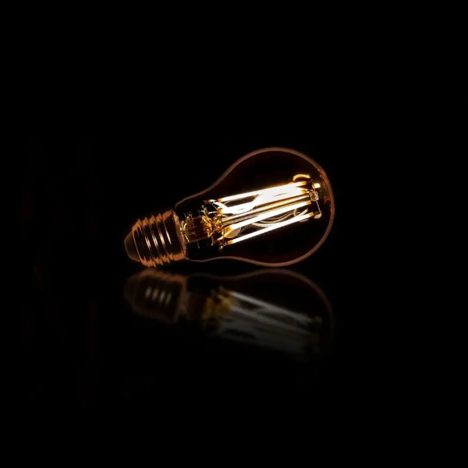 Kalfort Led Verlichting En Led Lampen|Kooldraadlamp LED E27 peervormig 6W
