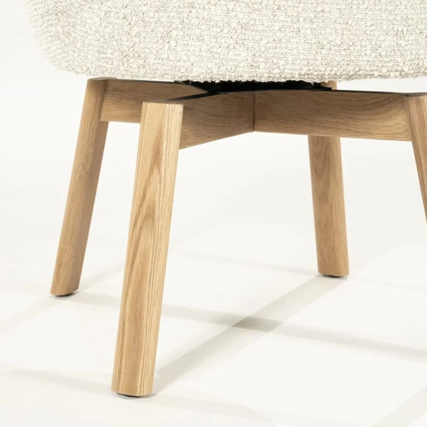 Eleonora Eetkamerstoelen|Livia Eetkamerstoel Beige stof