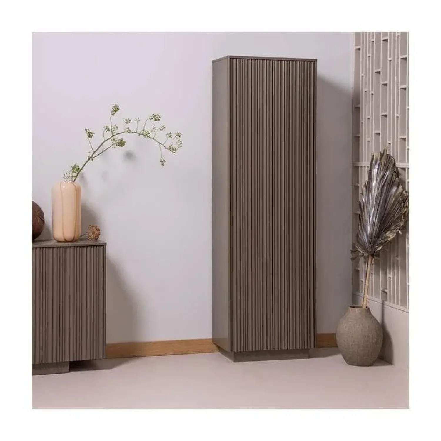 WOOOD Wandkasten|Industriele Kasten|Nova Hoge Opbergkast Dennenhout Truffelbruin 67cm