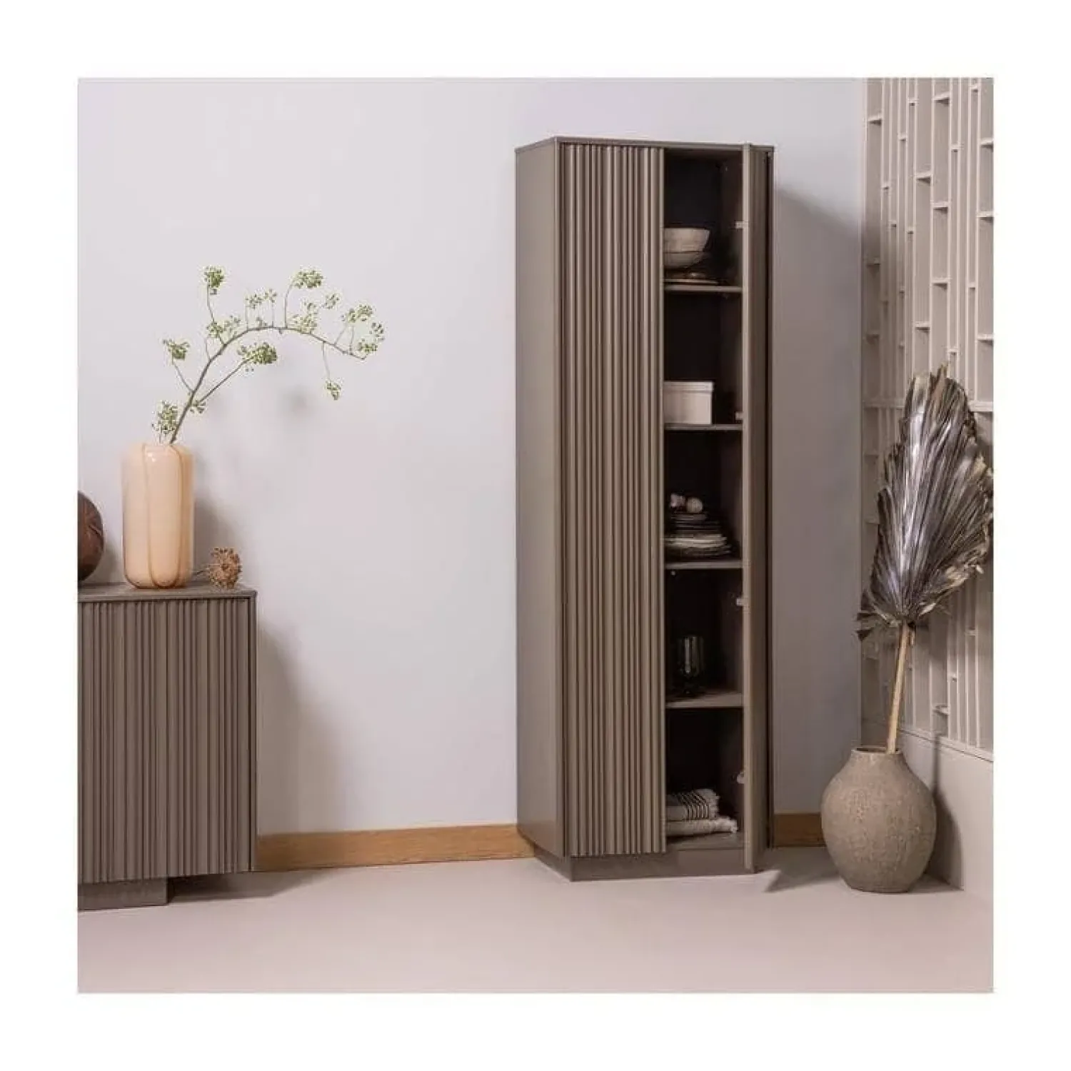 WOOOD Wandkasten|Industriele Kasten|Nova Hoge Opbergkast Dennenhout Truffelbruin 67cm