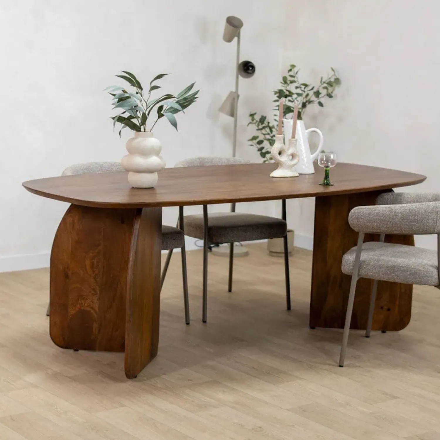 Vane Living Eettafels|Orla Eettafel Walnoot Deens Ovaal 200cm
