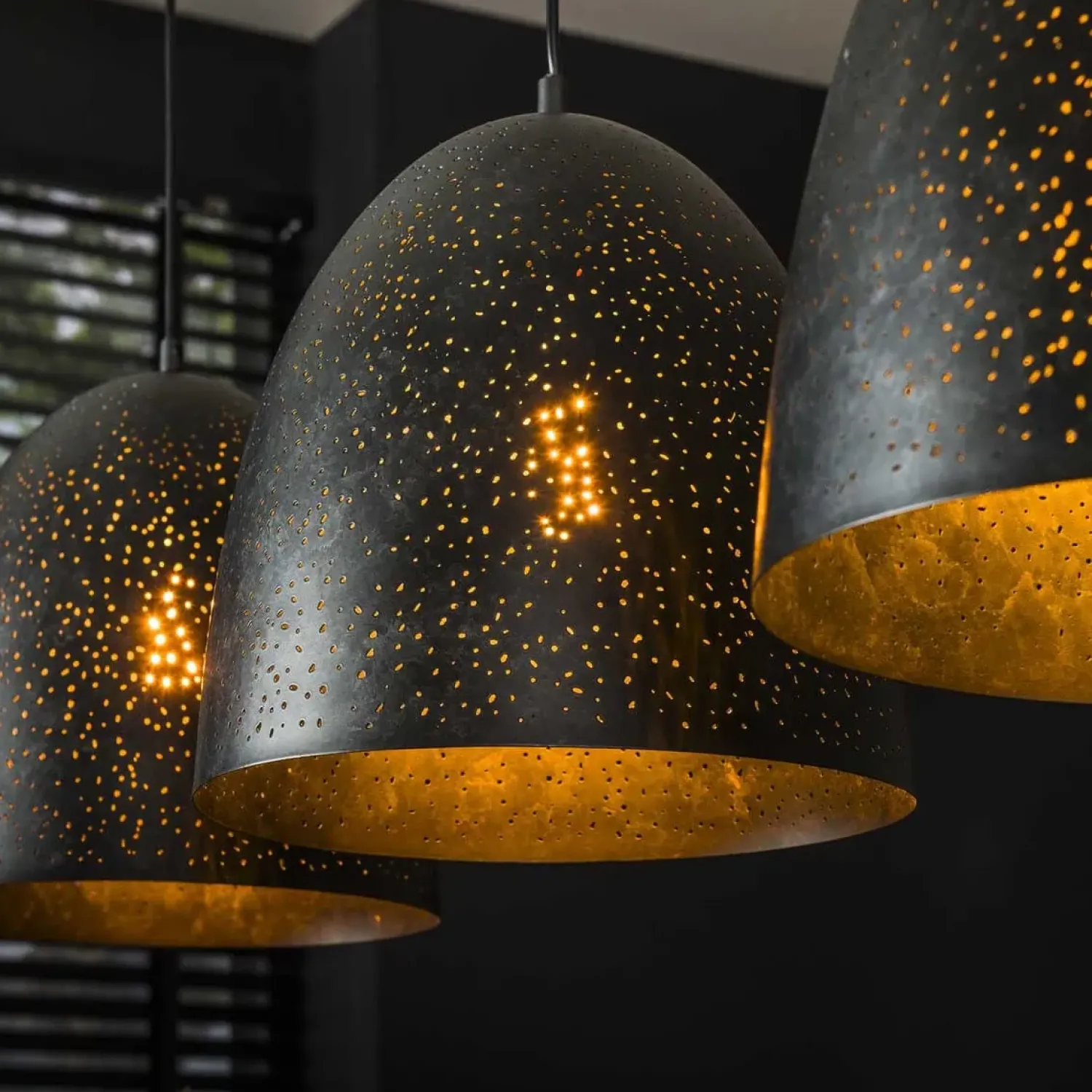 Kalfort Hanglampen|Quinn 3-lichts Hanglamp geperforeerd Charcoal