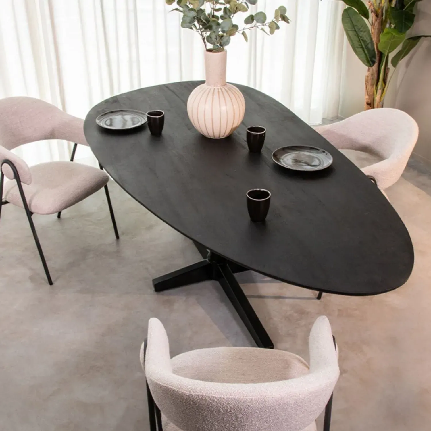 Label51 Eettafels|Rosie Eetkamertafel organisch Zwart 180 cm