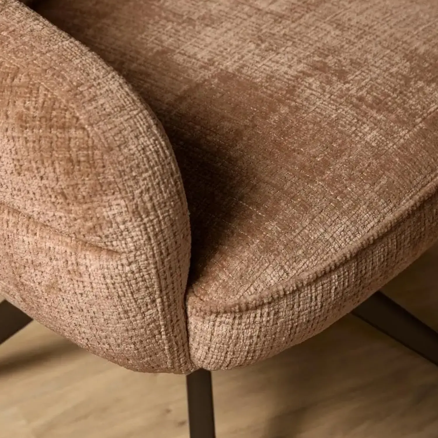 Furndea Eetkamerstoelen|Tessa Eetkamerstoel Cinnamon met Bronzen poot
