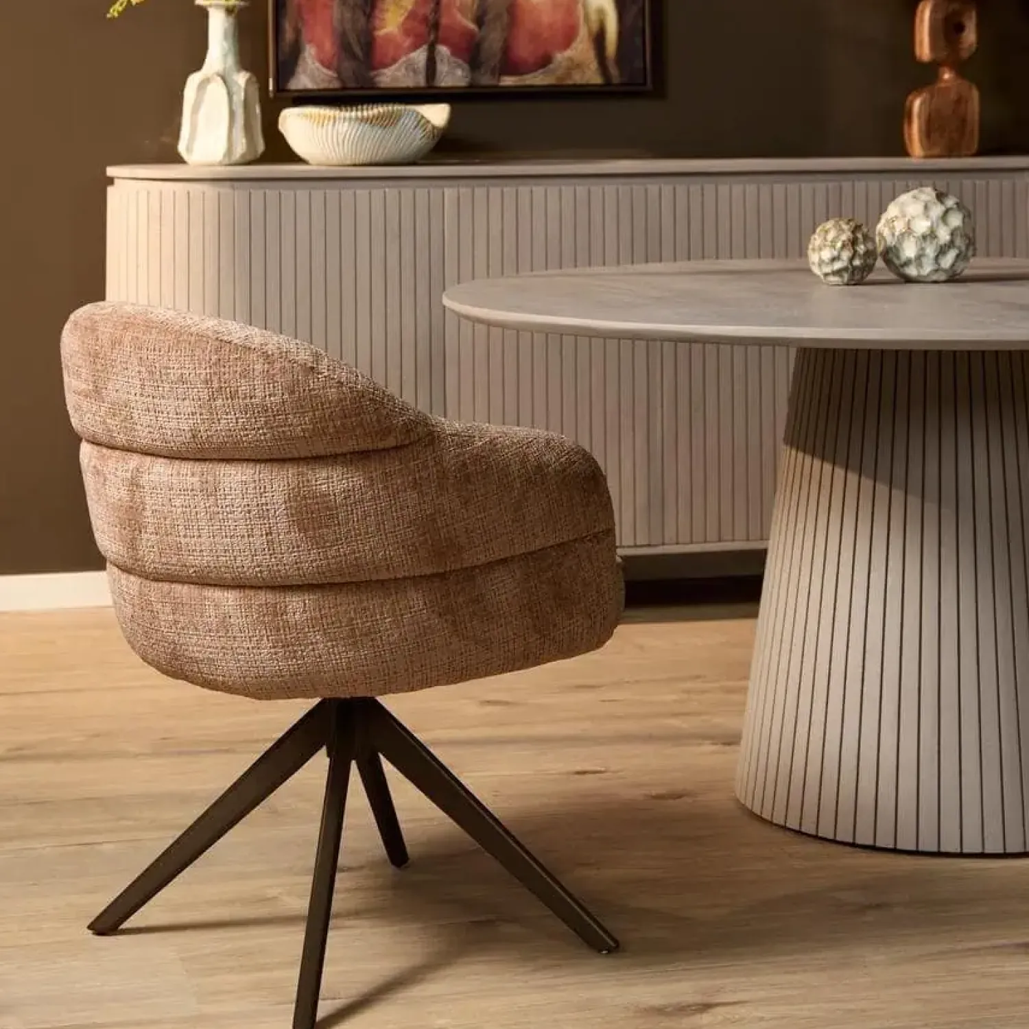 Furndea Eetkamerstoelen|Tessa Eetkamerstoel Cinnamon met Bronzen poot