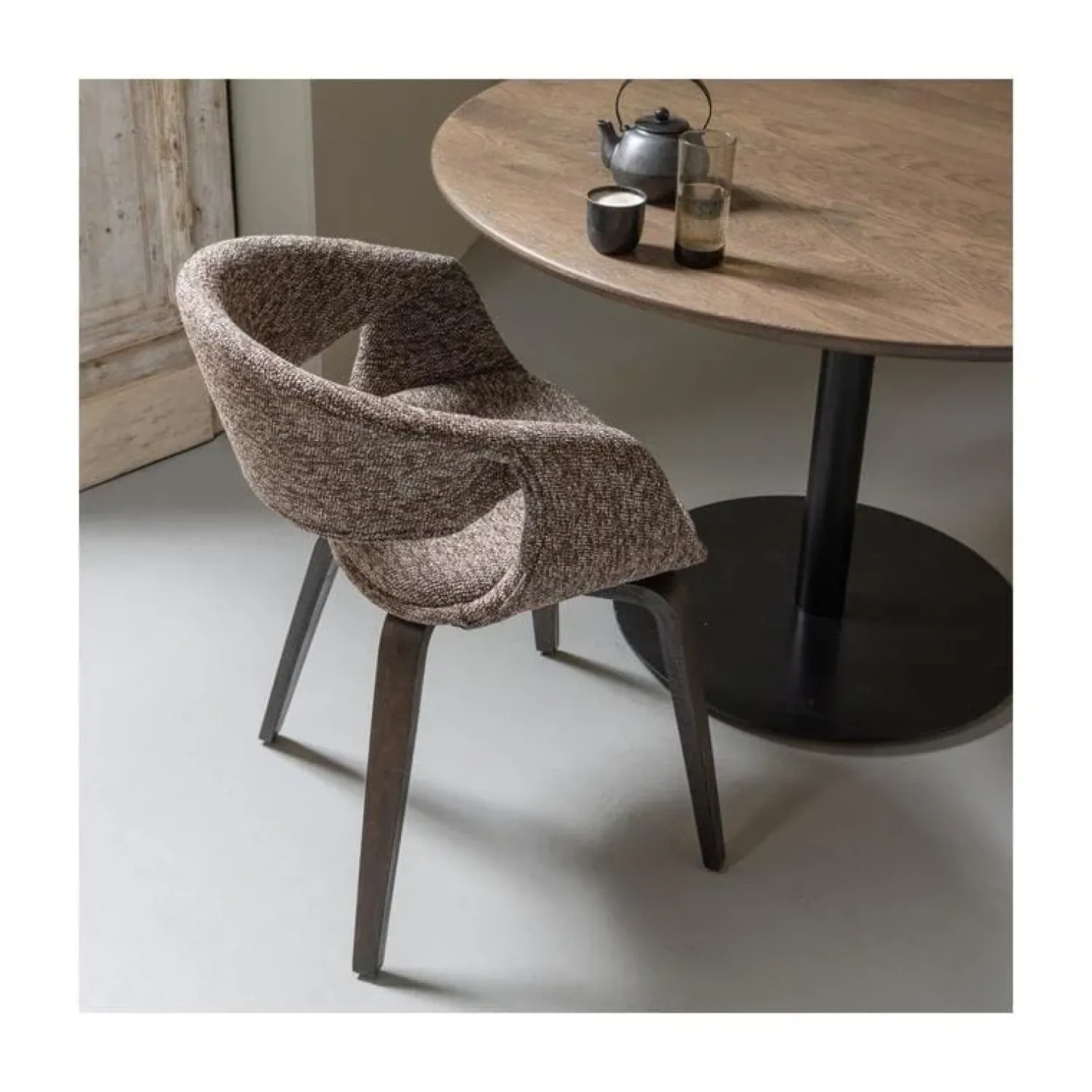 WOOOD Eetkamerstoelen|Yossi Eetkamerstoel bruin met houten poot donkerbruin